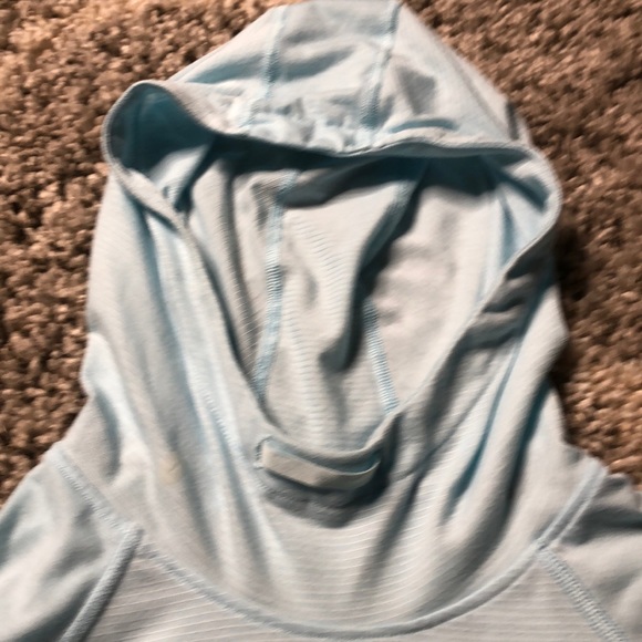 💖Under Armour light blue breathable pullover - Picture 4 of 5